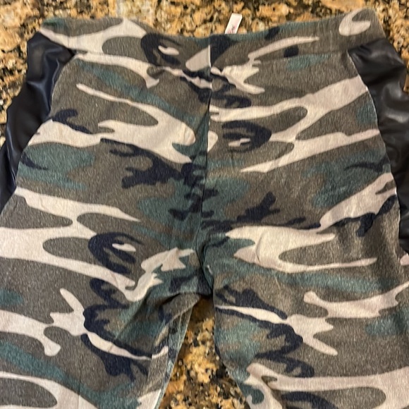 Camo Leggings - Picture 4 of 6